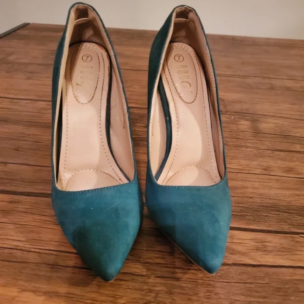 Rouge! Elegant Teal Heels